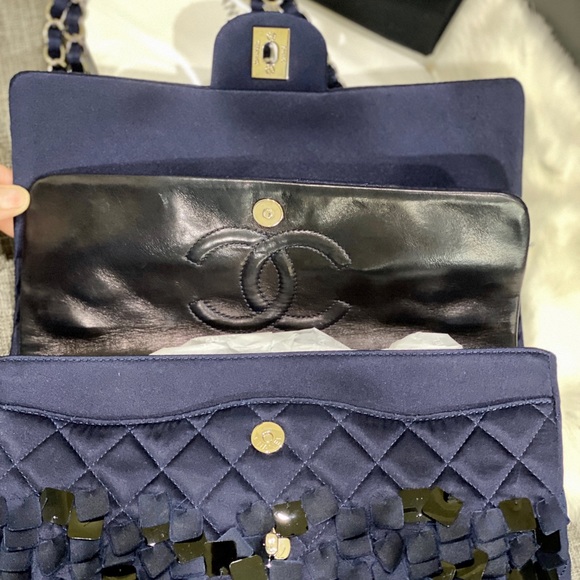 Chanel Shingle Medium Flap Bag - Picture 14 of 16